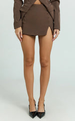 Larah Mini Skort - Mid Rise Leg Split Fitted Skort In Chocolate